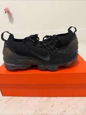 Nike Black Flyknit VaporMax Low-Top Sneakers